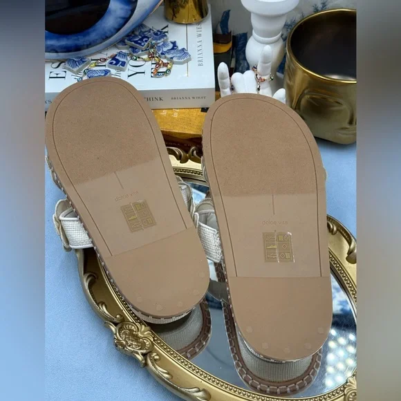 🆕 DOLCE VITA 🧿 NWOB Sherla White Raffia Floral Applique Slide Sandals, Sz 7